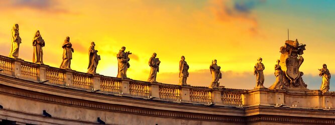 Stadt Urlaub Rom - Der Petersplatz ist das erste, was die Besucher des Petersdoms zu sehen bekommen. Der von Gian Carlo Bernini bis zum Jahr 1667 errichtete Platz ist eine architektonische Meisterleistung.